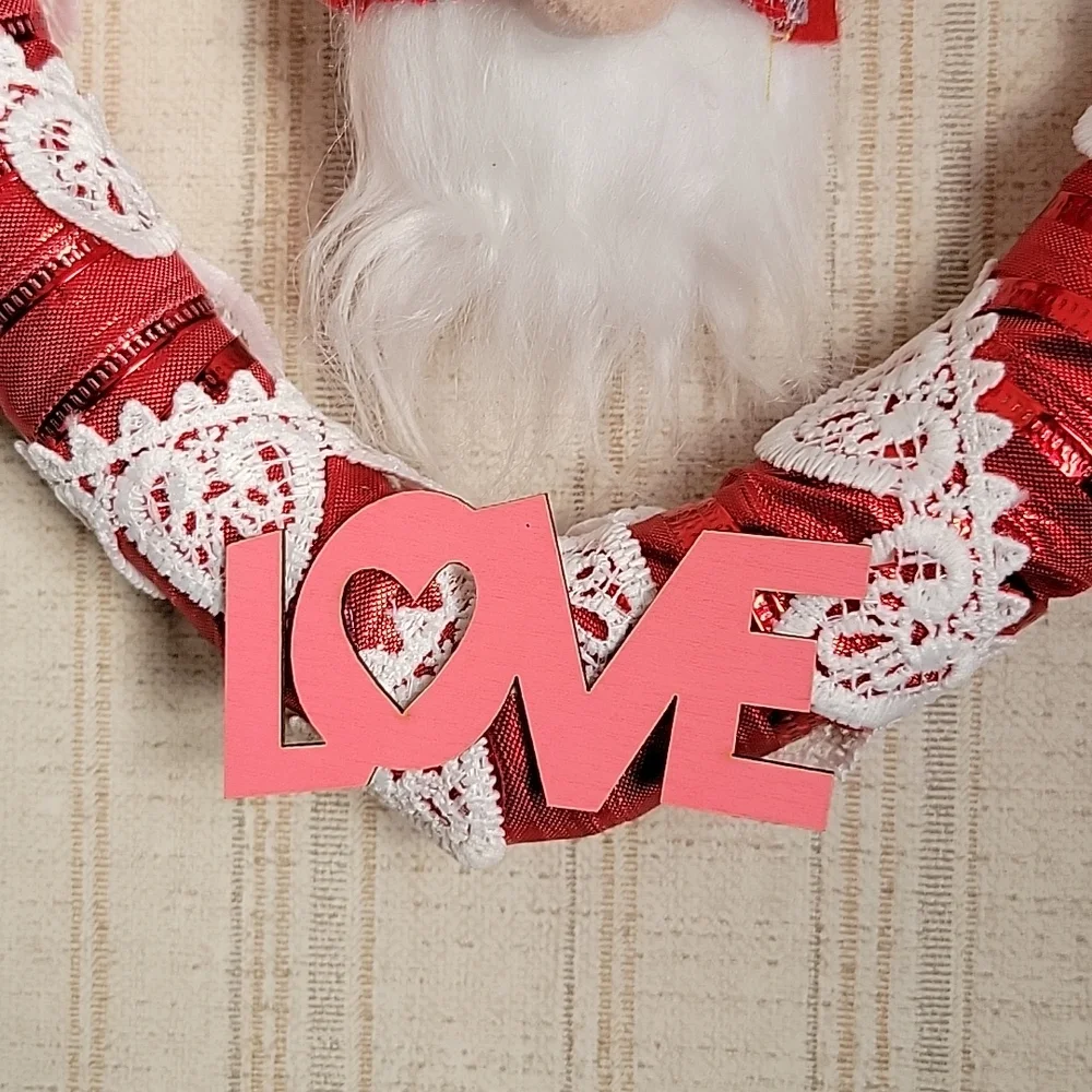 HAND CRAFTED WREATH VALENTINE'S GNOME LOVE